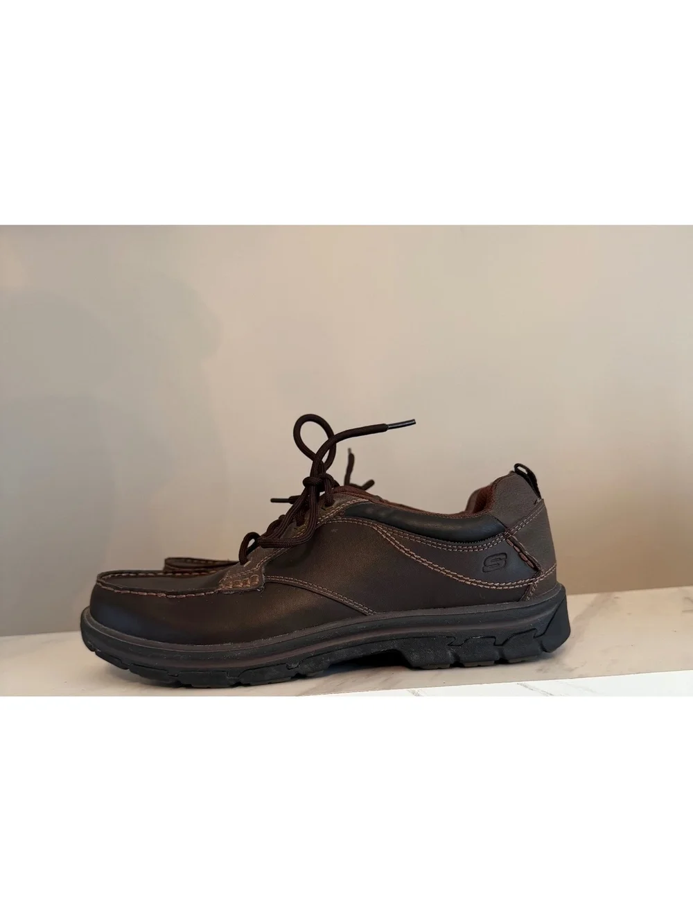 Skechers Men's Size 11 Relaxed Fit Leather Memory Foam Shoes Brown SN 64262